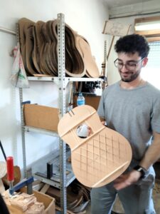 Lattice bracing onder het bovenblad