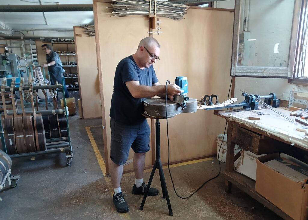 Polijsten van de gitaar