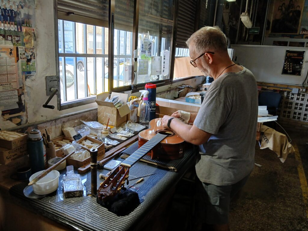 Besnaren van de nieuwe gitaar